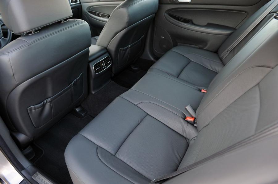  Hyundai Genesis 2012 года  (фото 2 из 73)